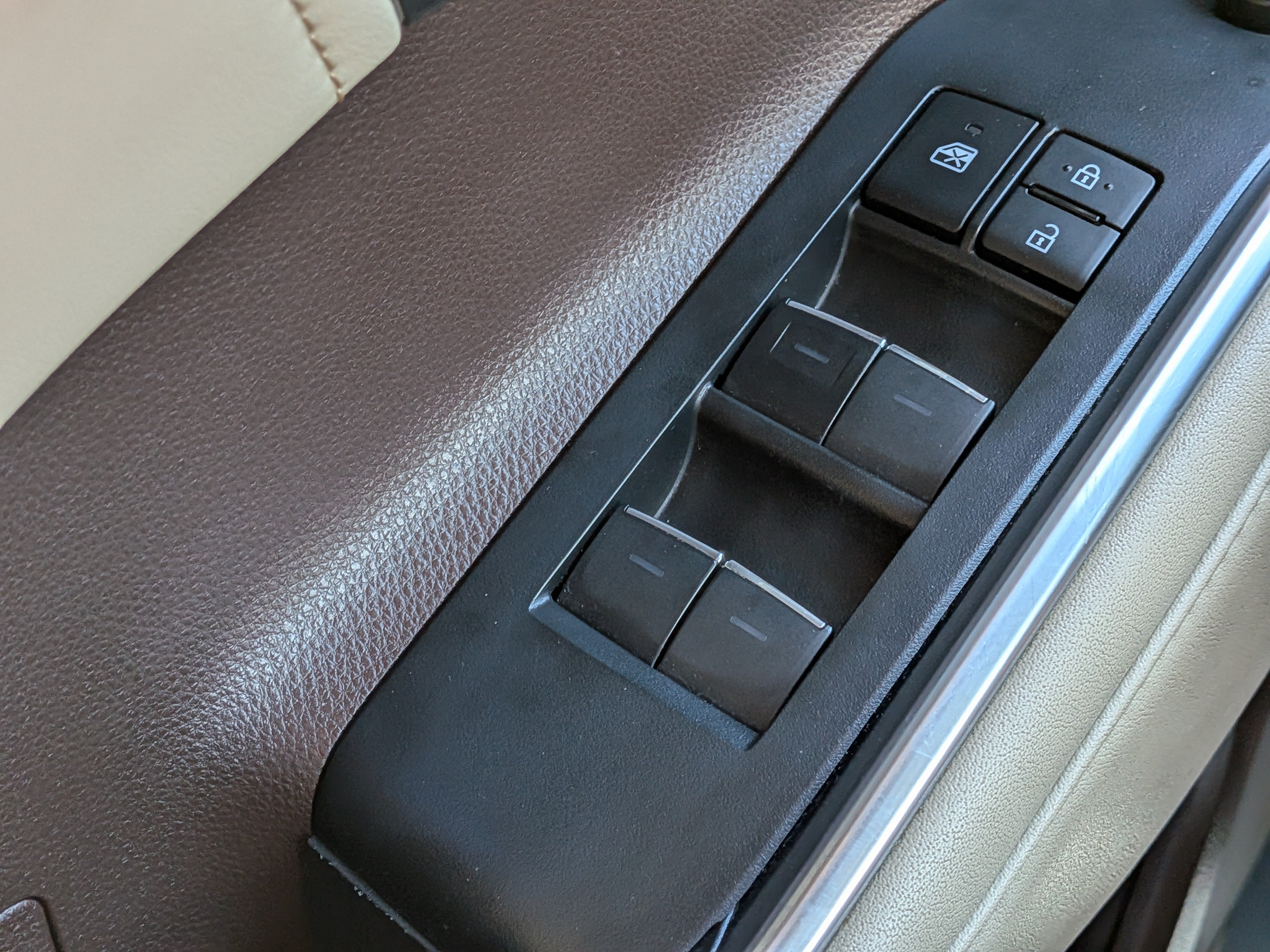 Used 2021 Toyota Highlander Platinum FWD image 24