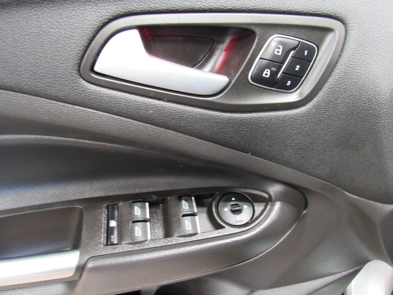 Used 2017 Ford Escape Titanium w/ Equipment Group 301A AWD/4WD image 14