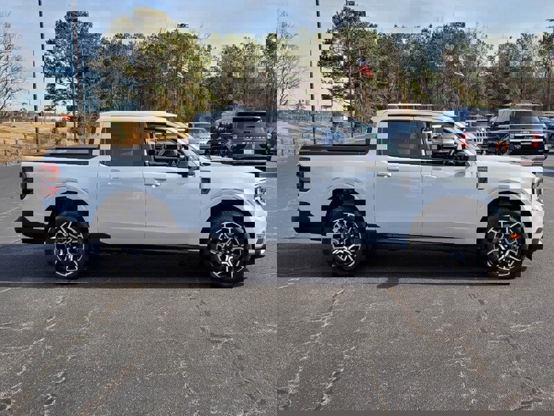 Used 2025 Ford Maverick Lariat image 11