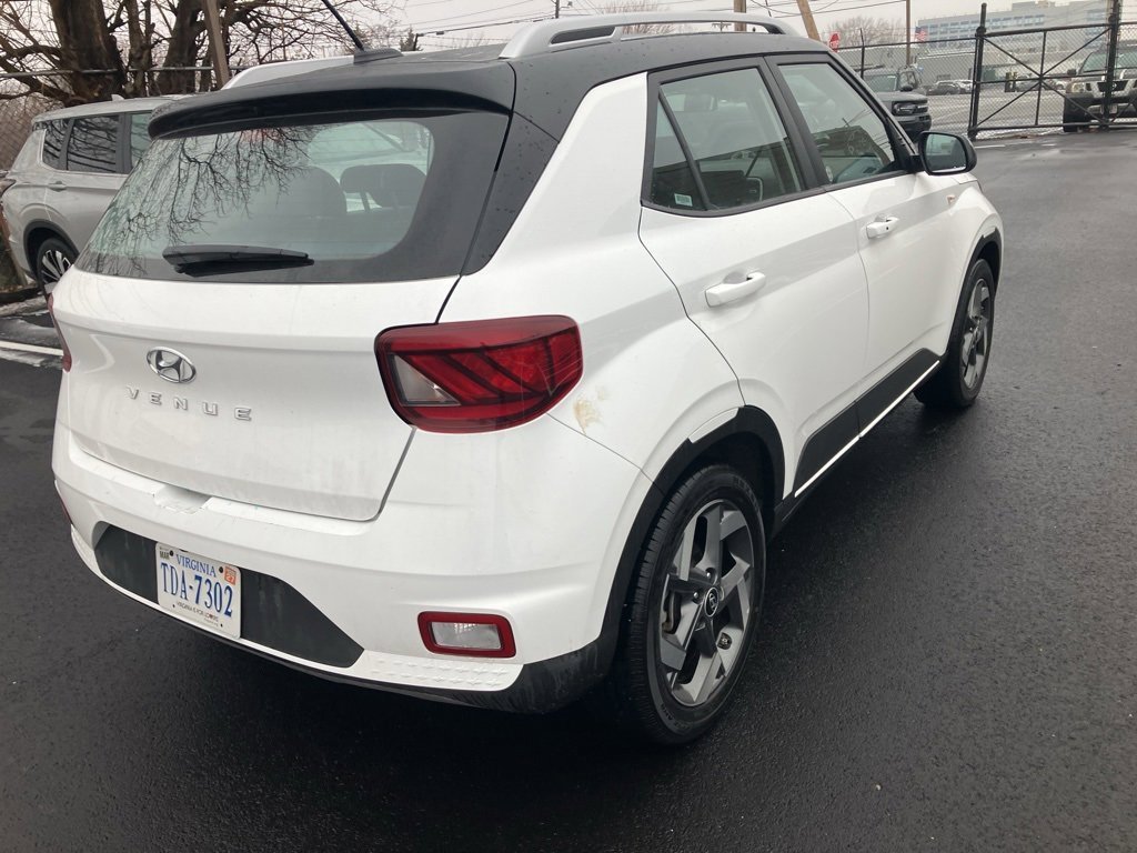 Used 2025 Hyundai Venue Limited image 3