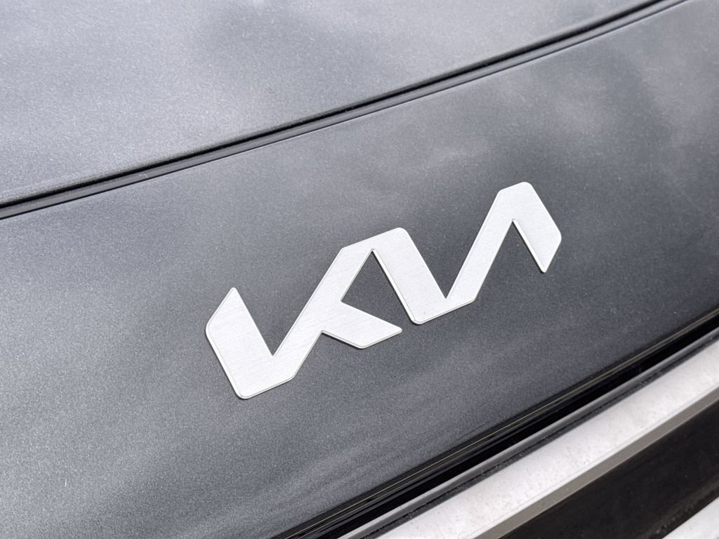 Used 2025 Kia Niro EX Touring FWD image 9