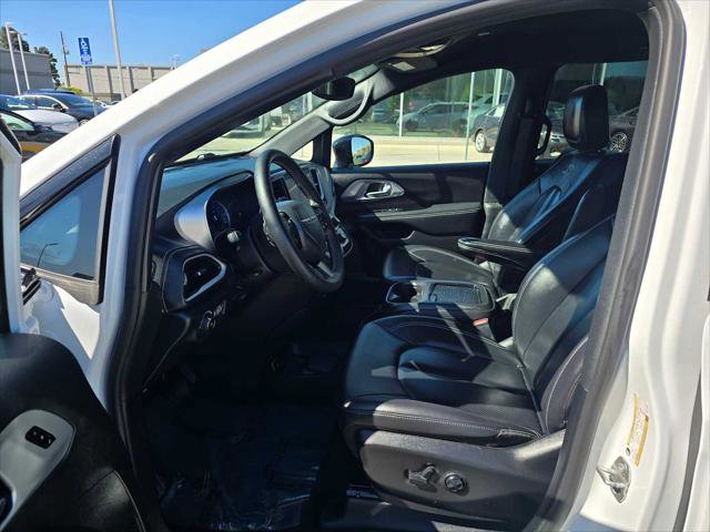 Used 2024 Chrysler Pacifica Limited image 22
