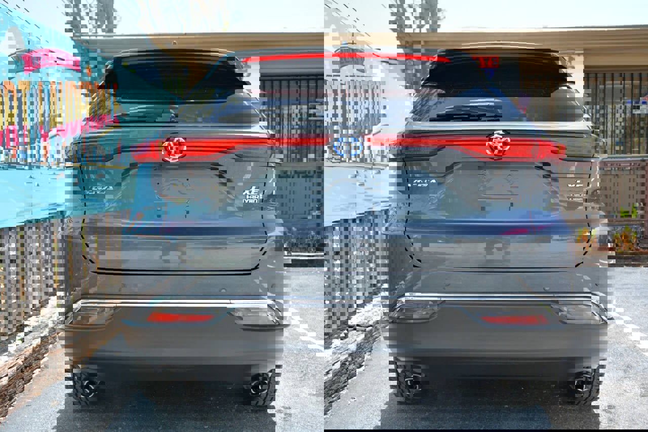 Used 2021 Toyota Venza XLE w/ Softex Package image 24