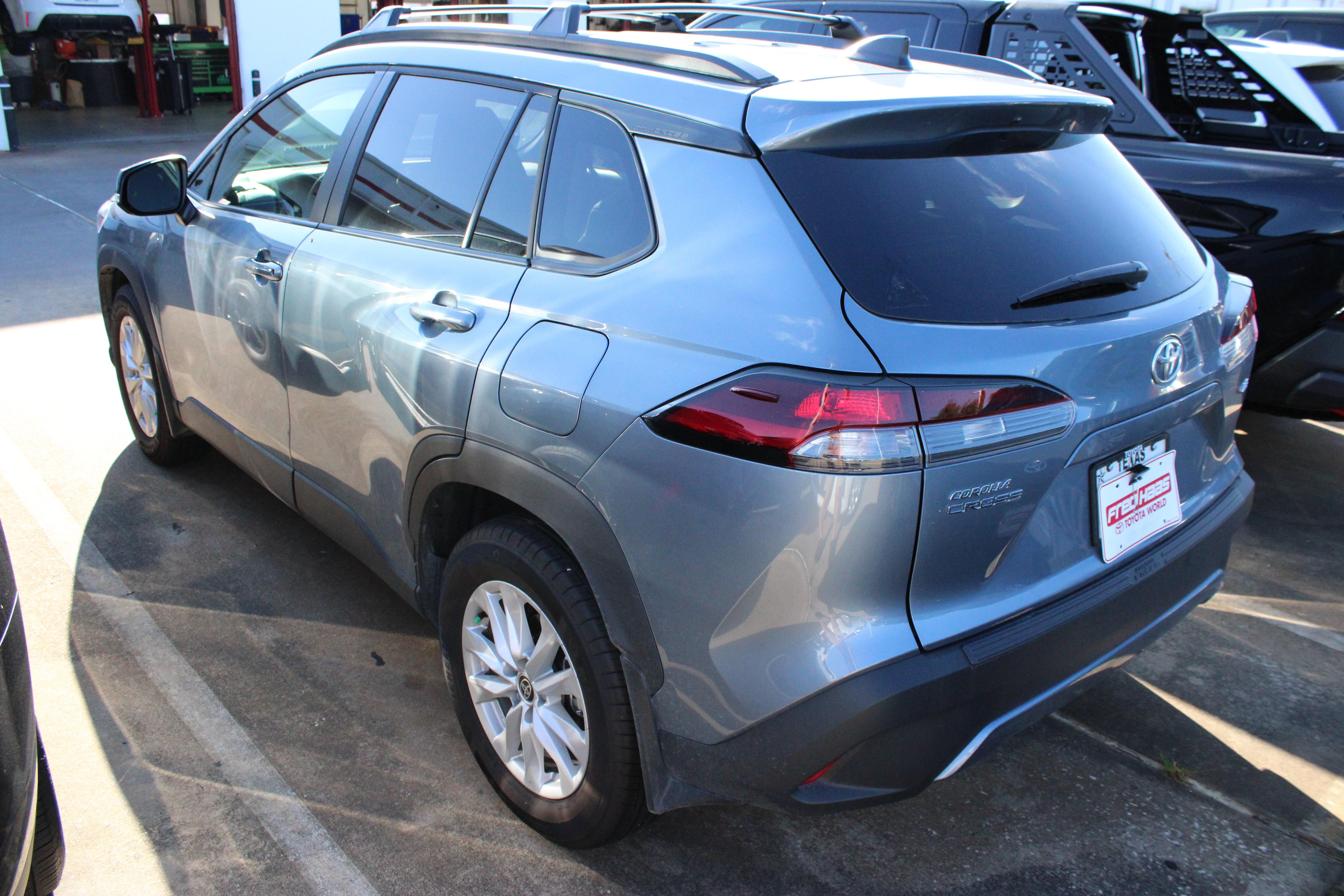 Used 2026 Toyota Corolla Cross LE FWD image 7