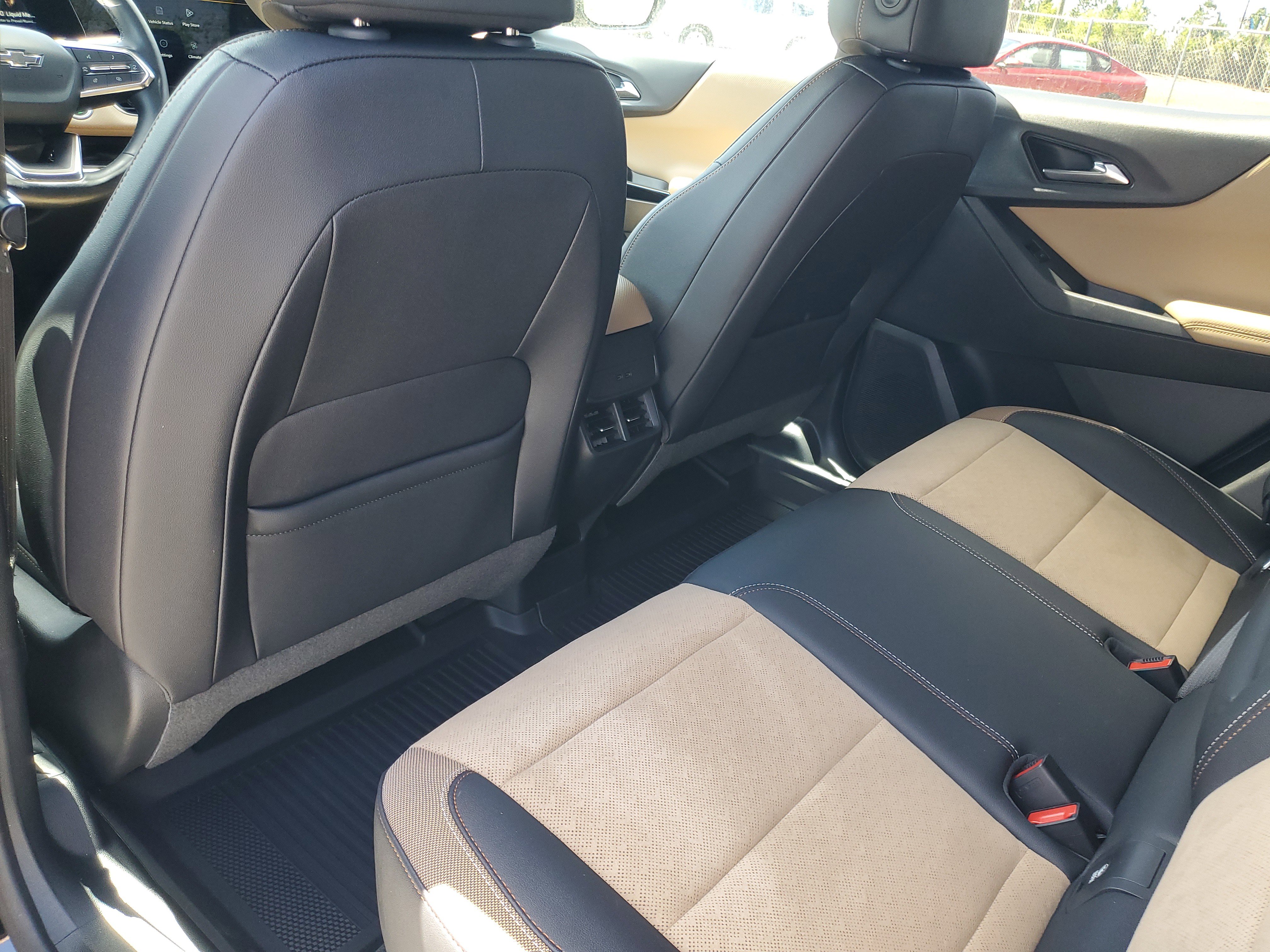Used 2025 Chevrolet Equinox ACTIV AWD/4WD image 29
