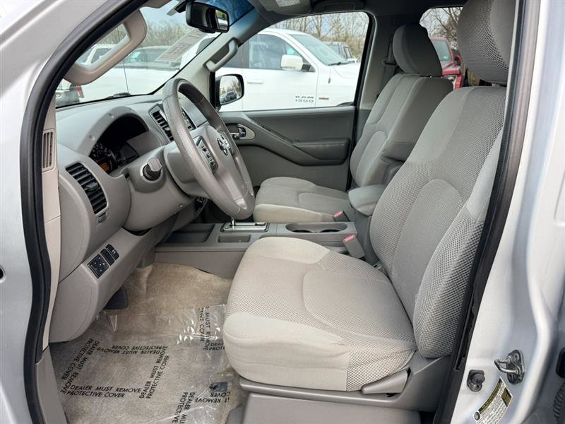 Used 2012 Nissan Frontier SV w/ SV Premium Utility Pkg AWD/4WD image 23