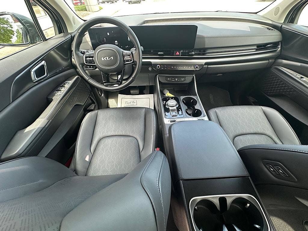 Used 2025 Kia Carnival SX w/ SX Dark Edition Package FWD image 20