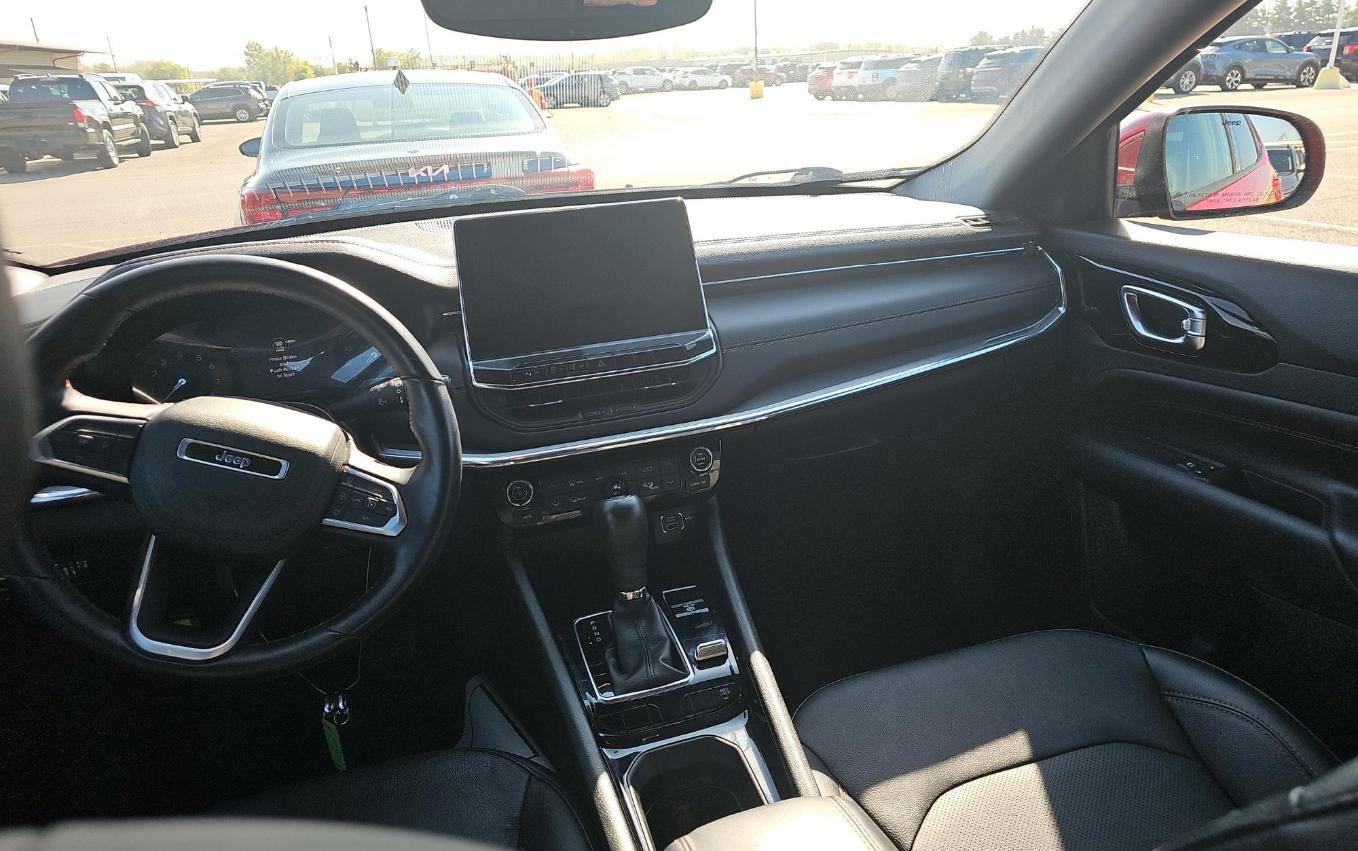 Used 2022 Jeep Compass Limited image 11