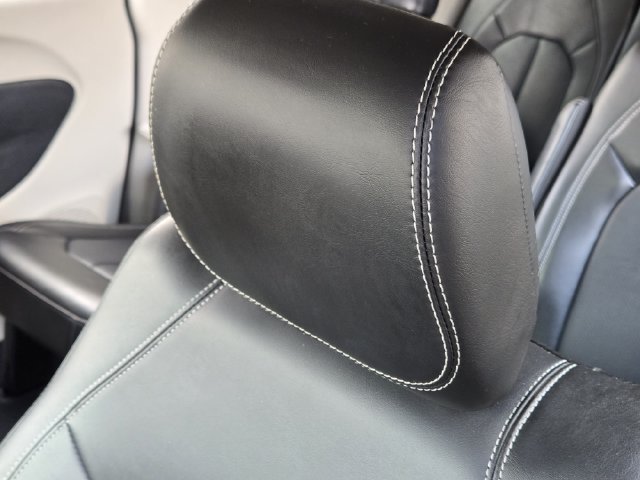 Used 2024 Chrysler Pacifica Touring-L FWD image 15