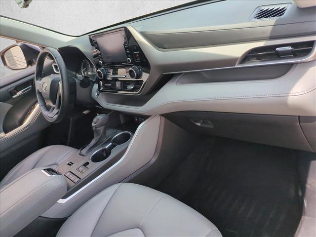 Used 2022 Toyota Highlander XLE FWD image 23