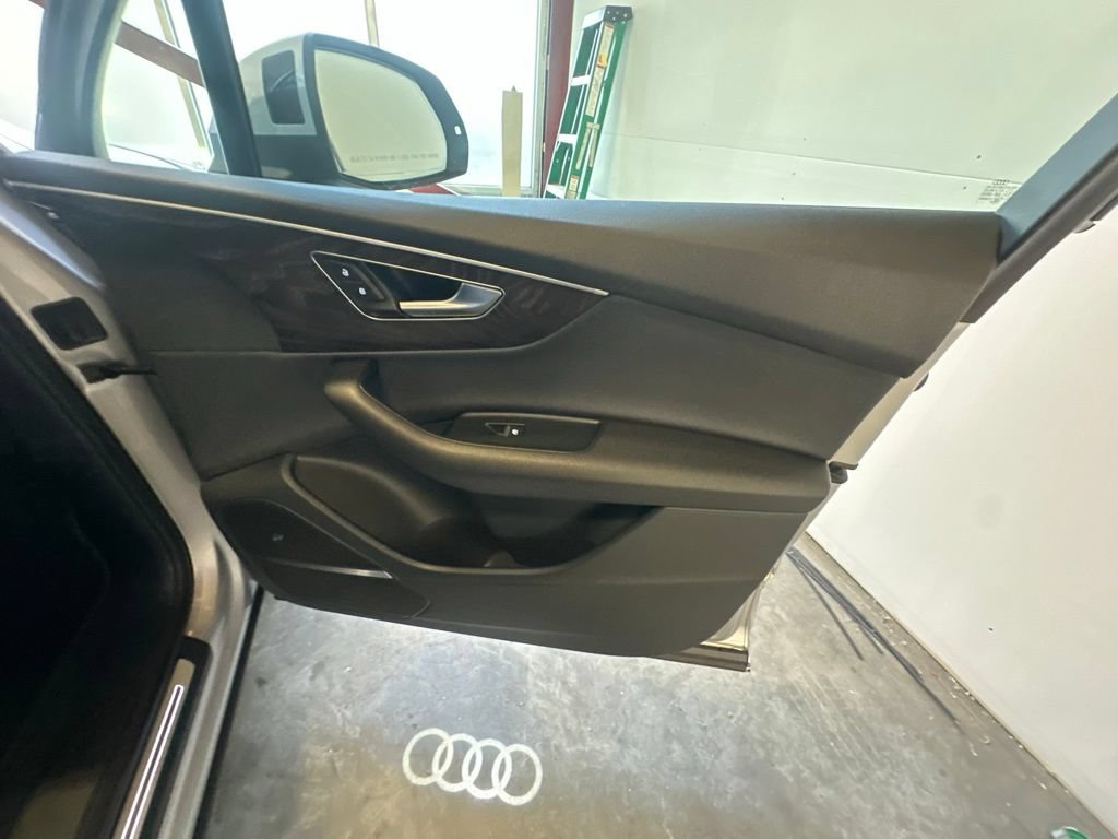 Used 2021 Audi Q7 2.0T Premium Plus AWD/4WD image 39