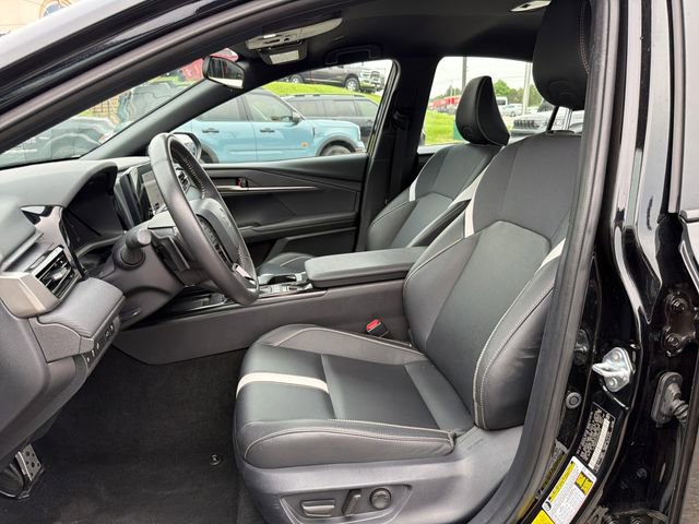 Used 2025 Toyota Camry SE FWD image 19