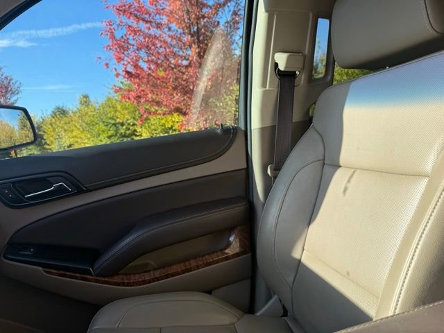 Used 2020 Chevrolet Suburban Premier image 32