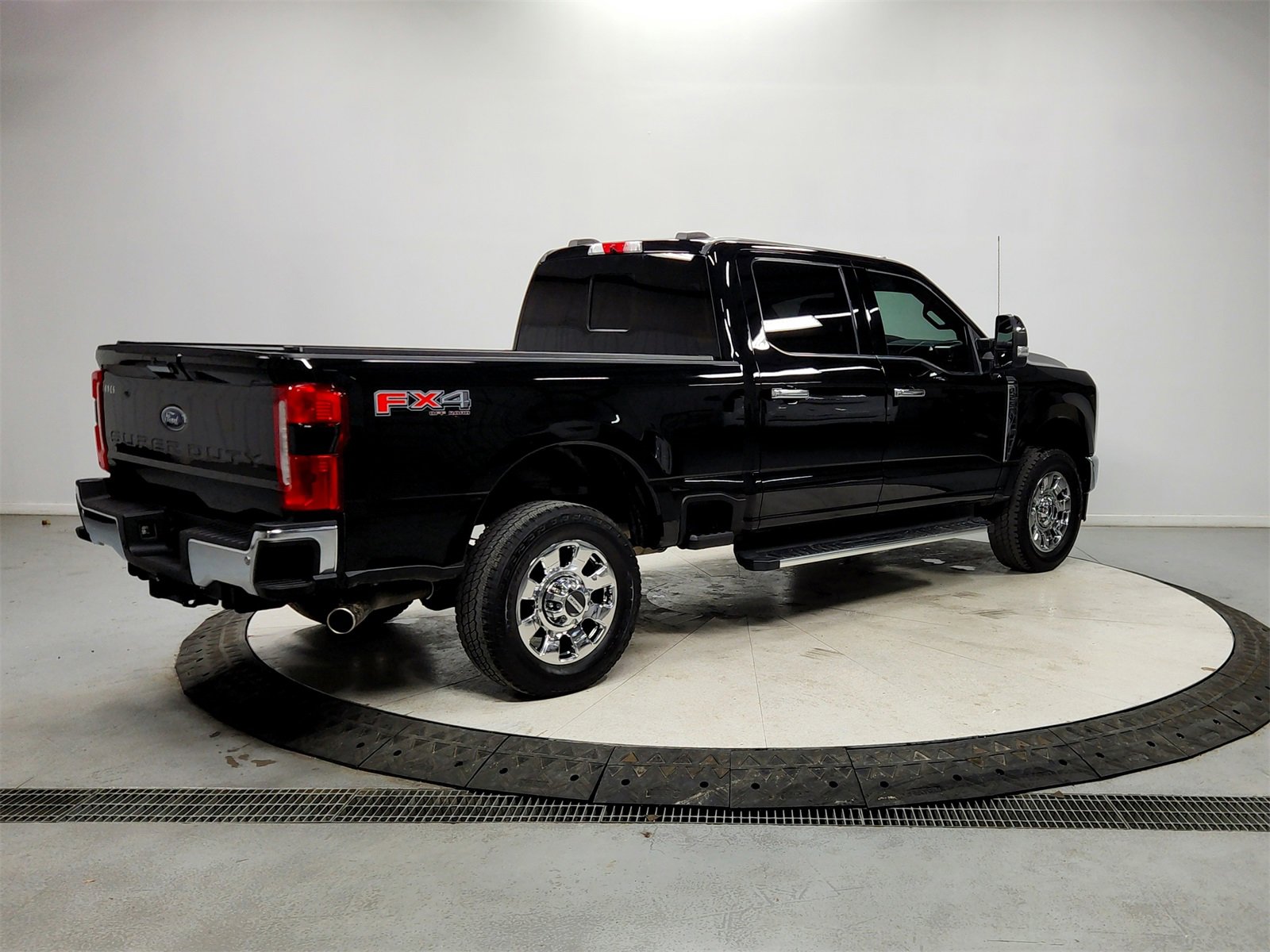 Used 2024 Ford F250 Lariat w/ Chrome Package image 7