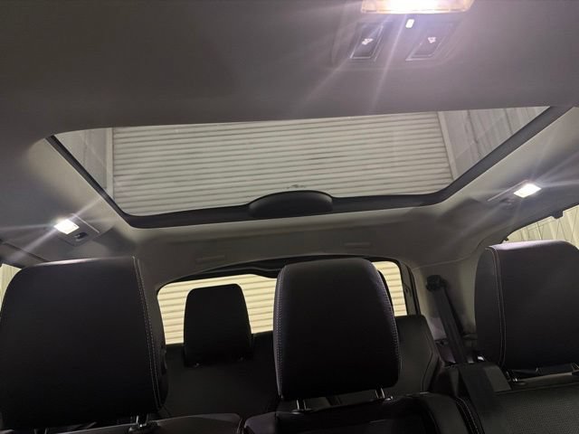 Used 2024 Land Rover Discovery S AWD/4WD image 40