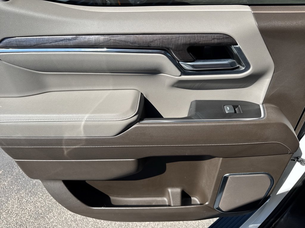Used 2022 Chevrolet Silverado 1500 LTZ AWD/4WD image 39