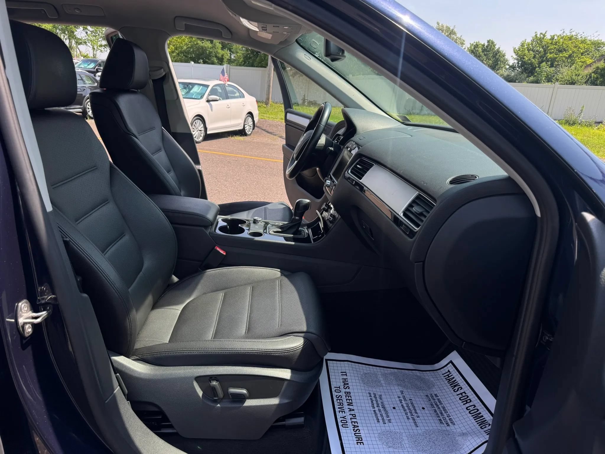 Used 2014 Volkswagen Touareg Sport AWD/4WD image 25