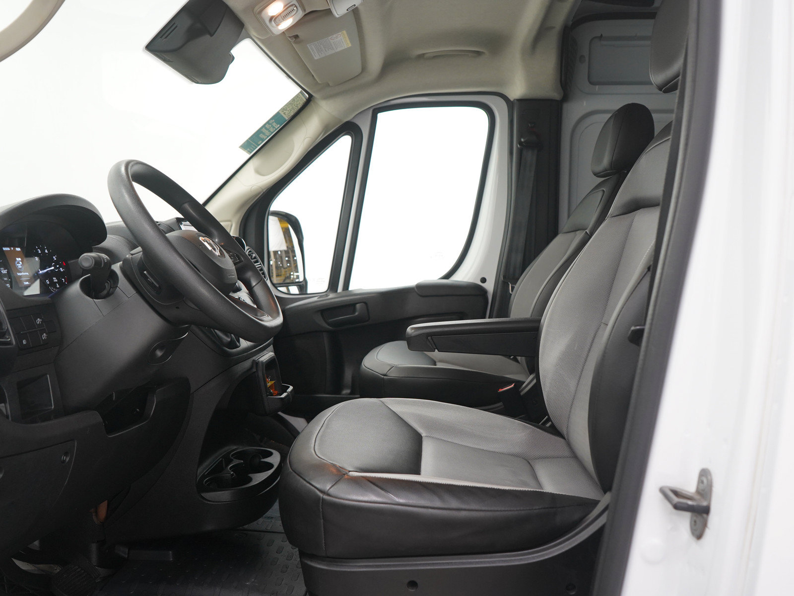 Used 2024 RAM ProMaster 2500 w/ Convenience Group FWD image 18