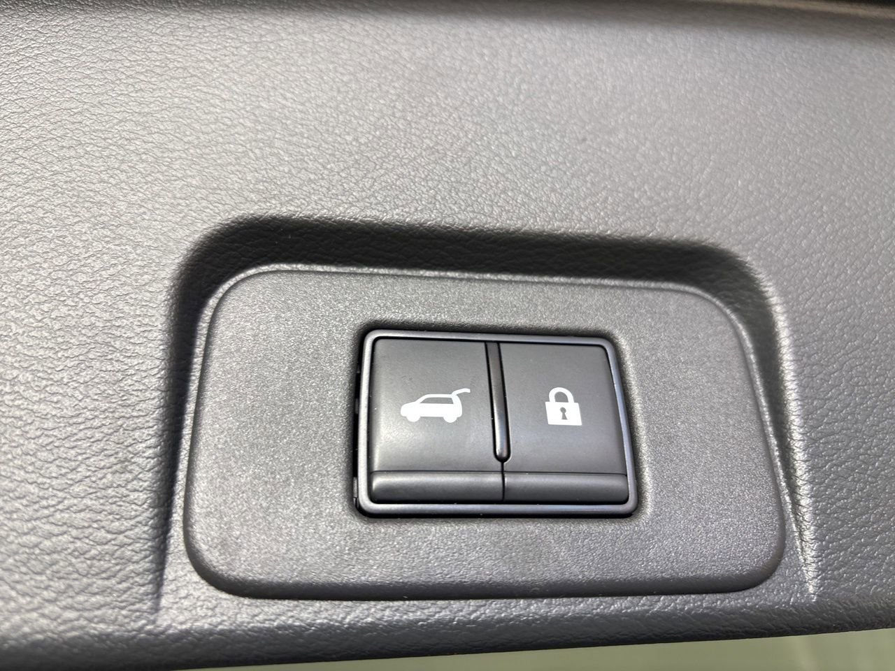 Used 2025 Nissan Rogue Platinum image 27