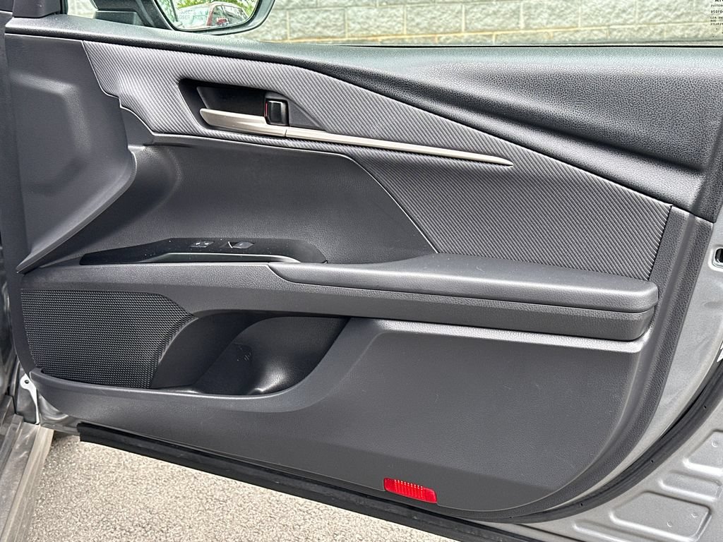 Used 2025 Toyota Camry SE FWD image 7