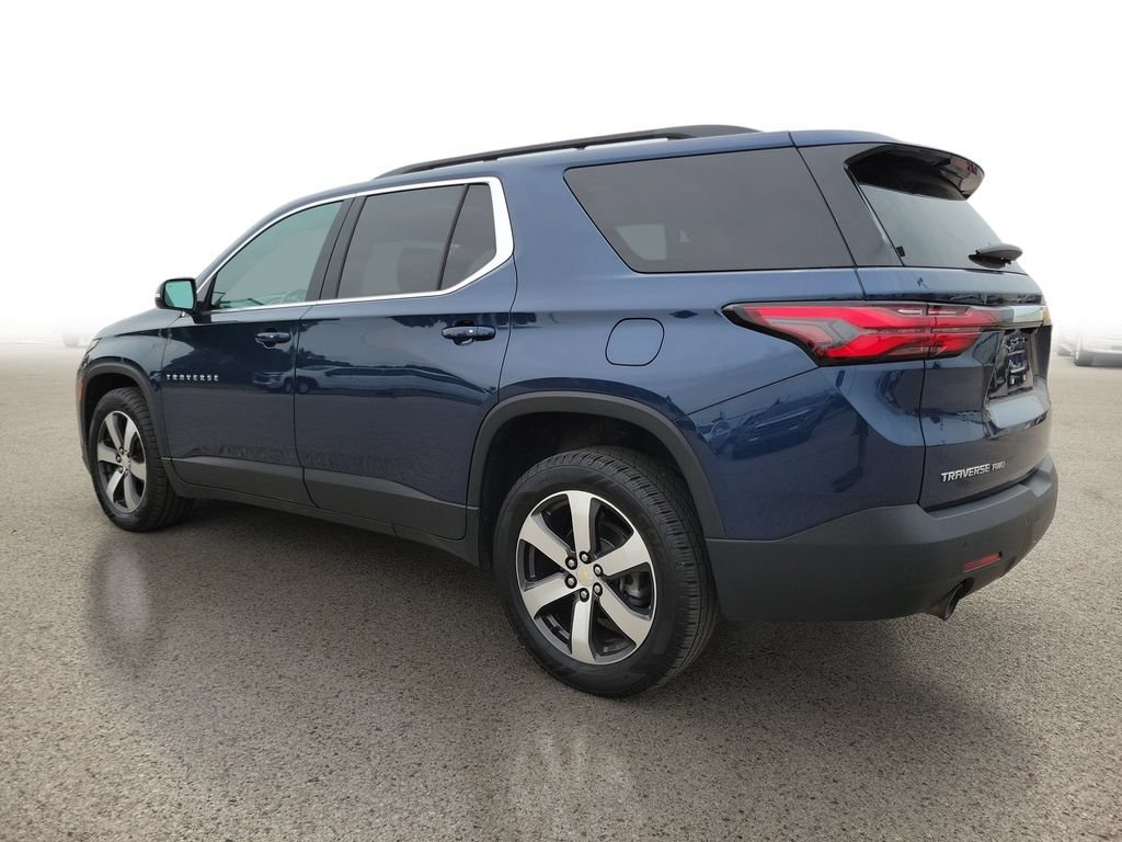 Used 2022 Chevrolet Traverse LT w/ LT Premium Package AWD/4WD image 3