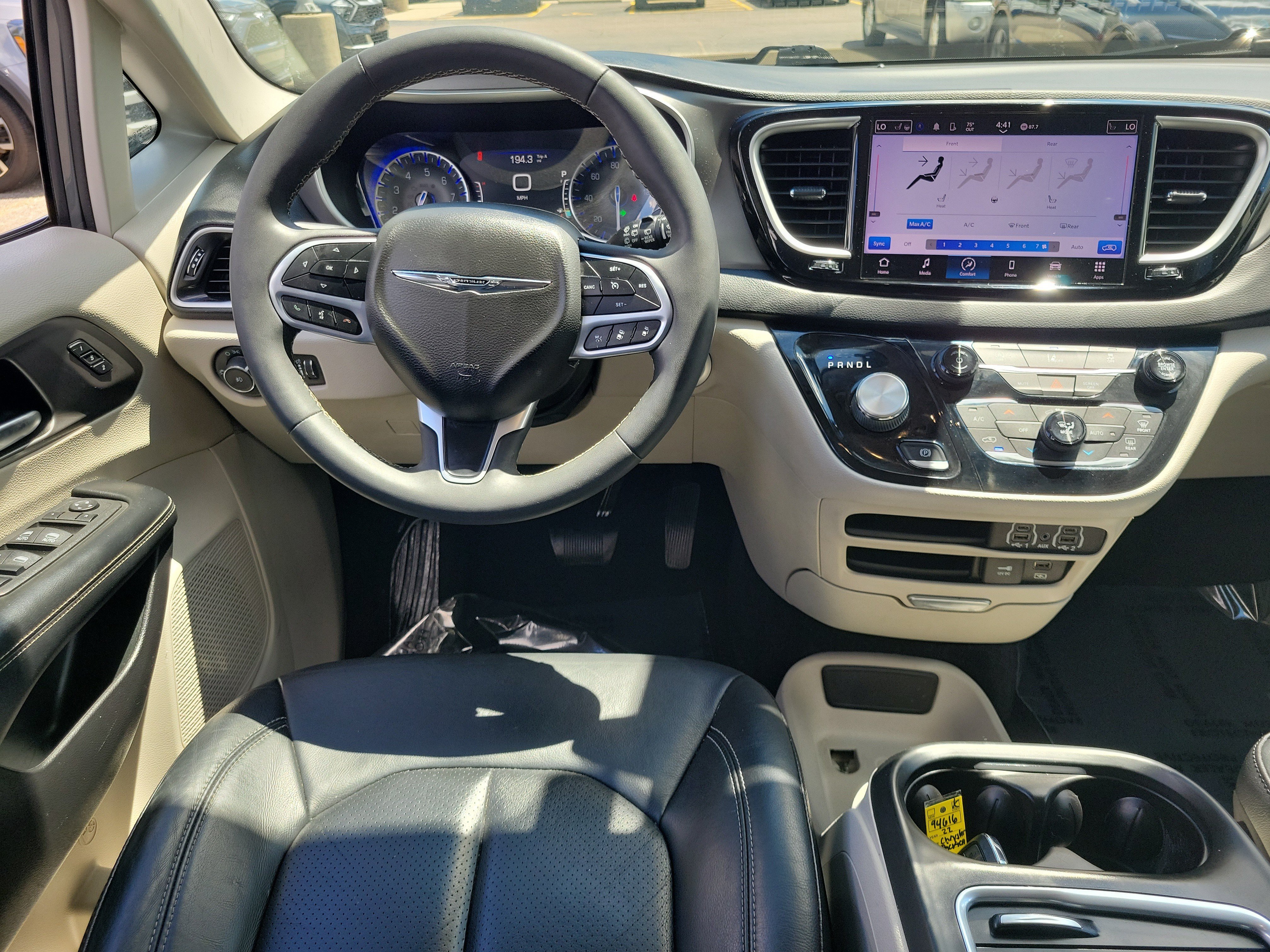 Used 2022 Chrysler Pacifica Touring-L FWD image 10