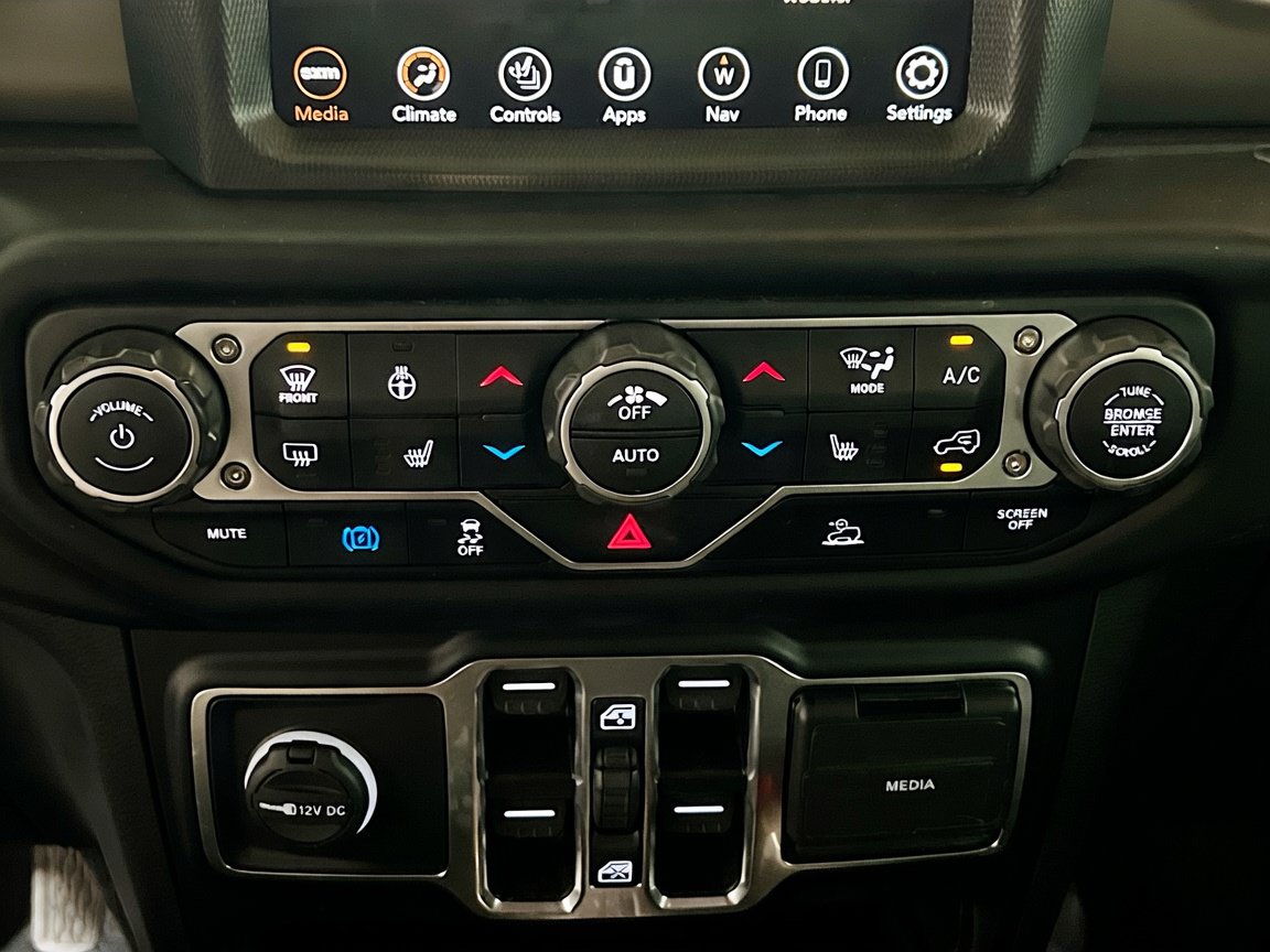 Used 2023 Jeep Wrangler Unlimited w/ Sun & Screen Package AWD/4WD image 12