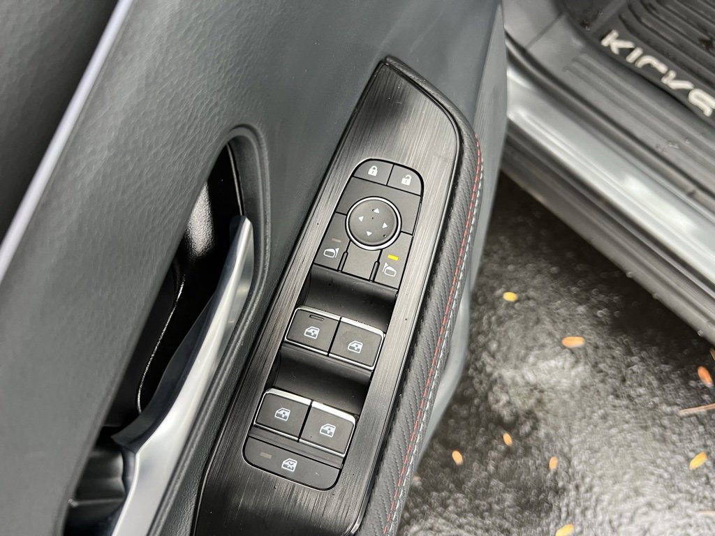 New 2026 Nissan Kicks SR w/ Cold Weather Package image 11