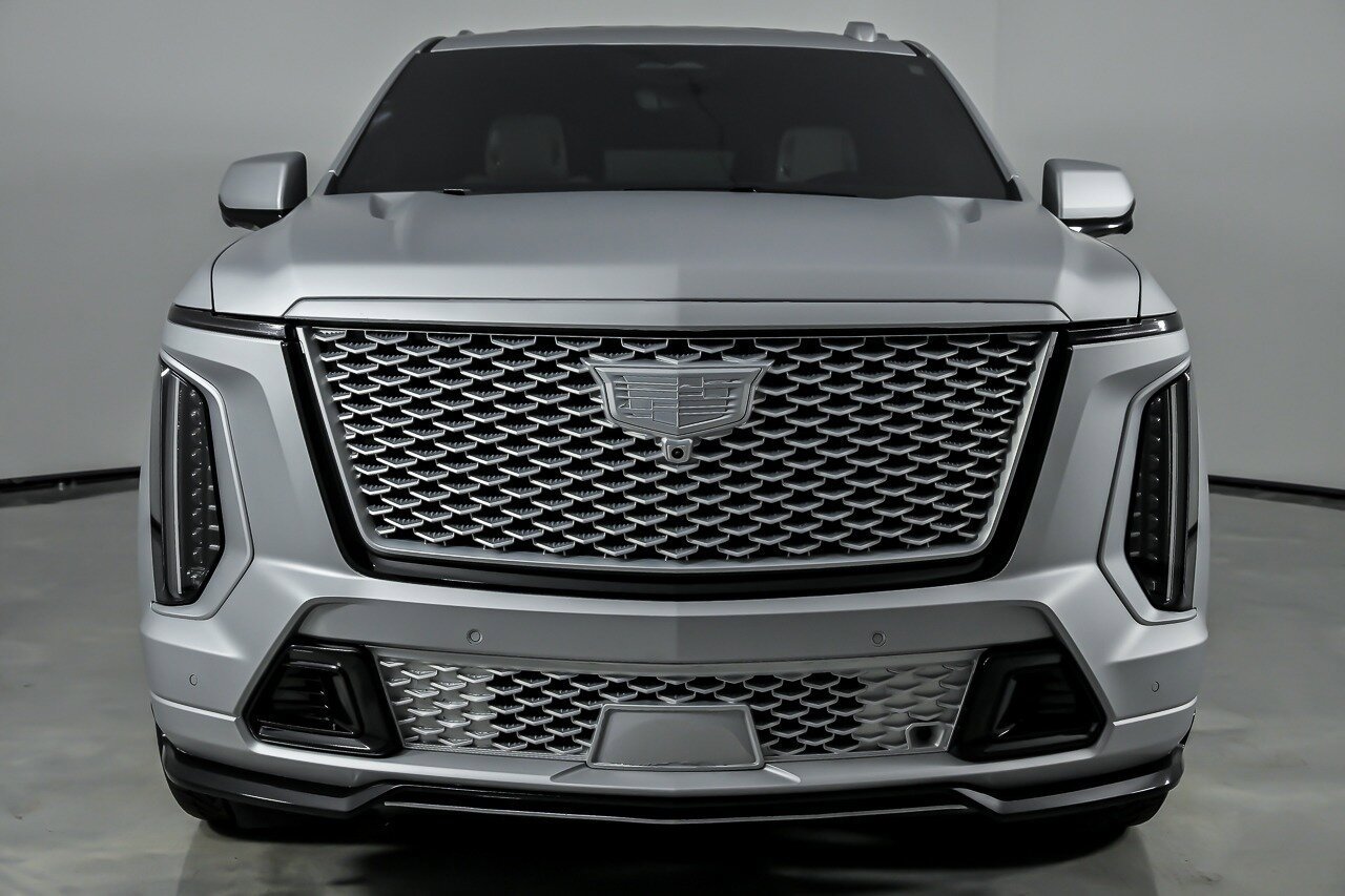 Used 2025 Cadillac Escalade ESV V AWD/4WD image 5