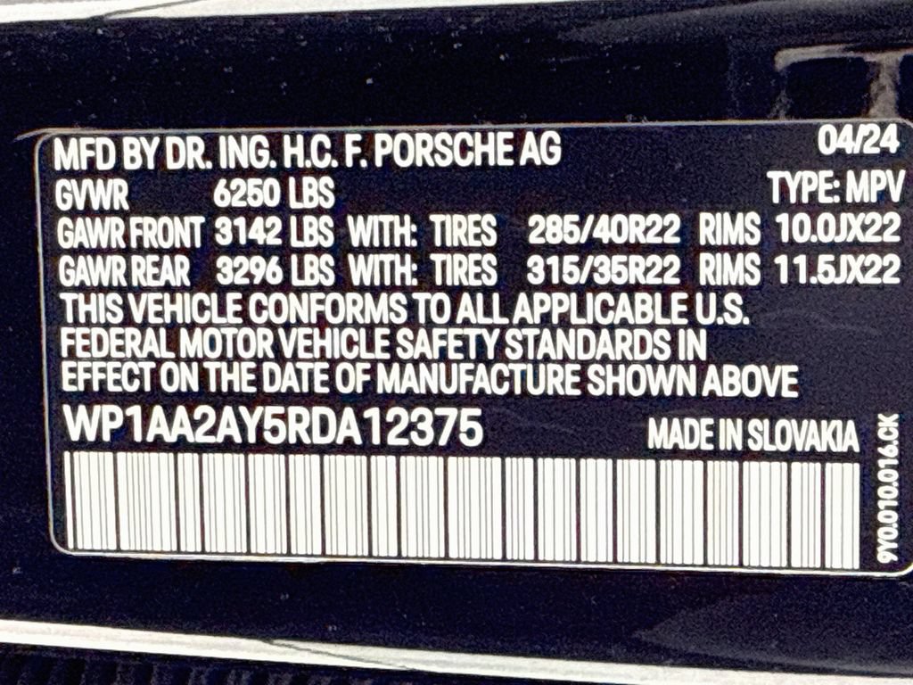 Certified 2024 Porsche Cayenne AWD/4WD image 33
