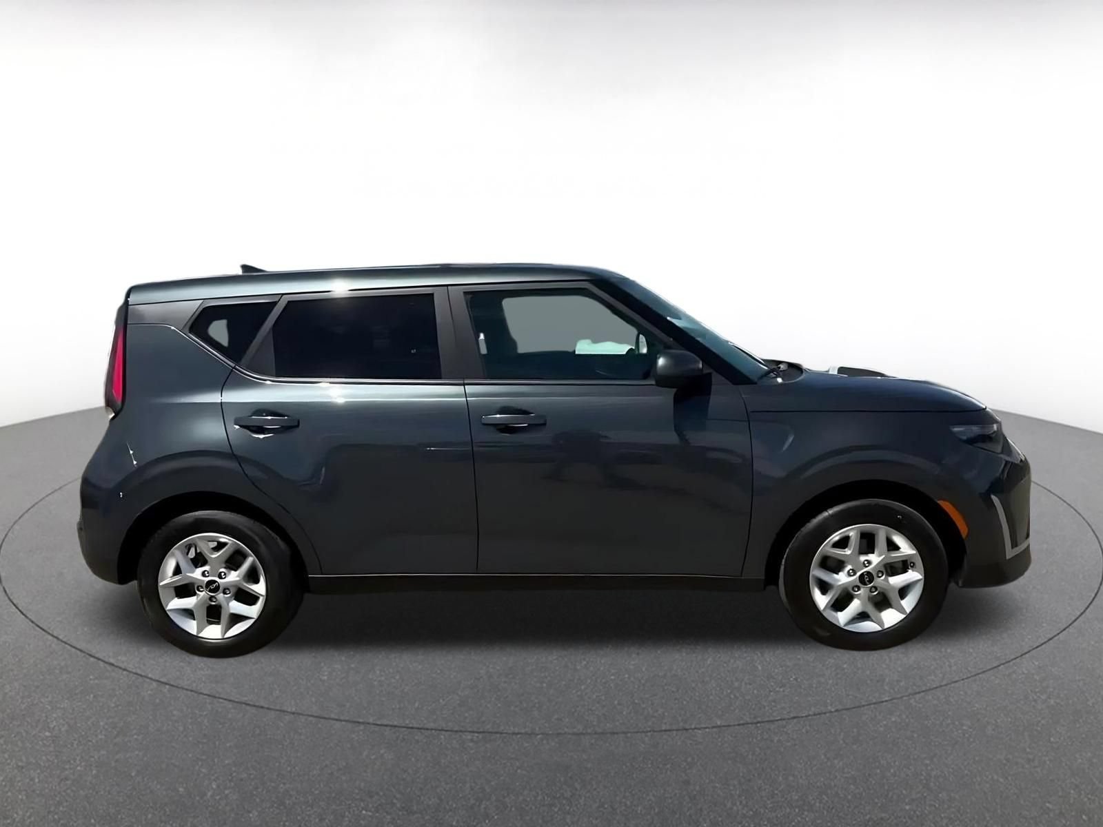 Used 2025 Kia Soul LX w/ LX Technology Package FWD image 13