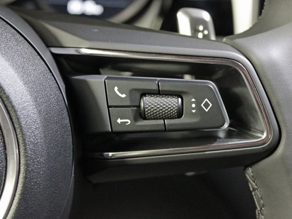 Certified 2025 Porsche Macan image 23