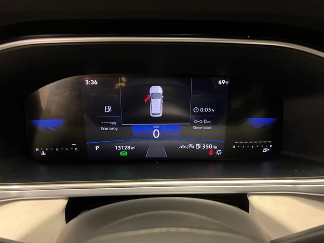 Certified 2025 Volkswagen Taos SE image 22