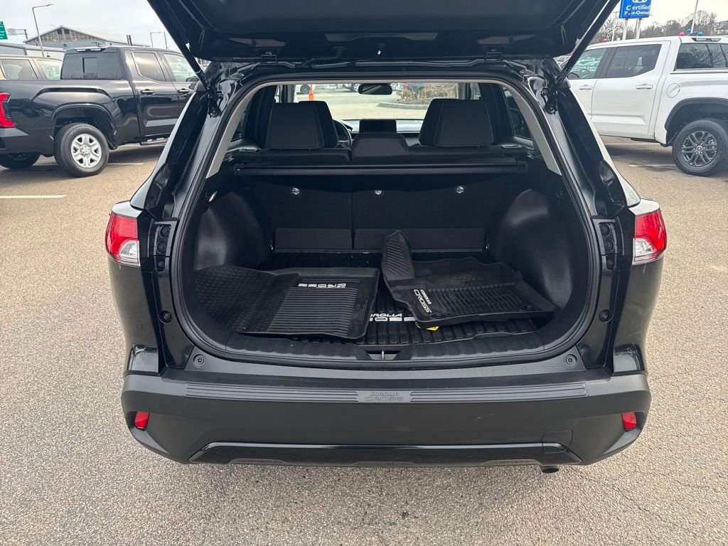 Used 2025 Toyota Corolla Cross LE w/ Moonroof Package image 7