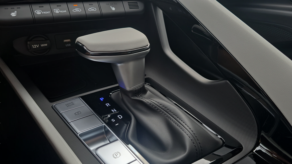 New 2026 Hyundai Elantra Limited FWD image 22
