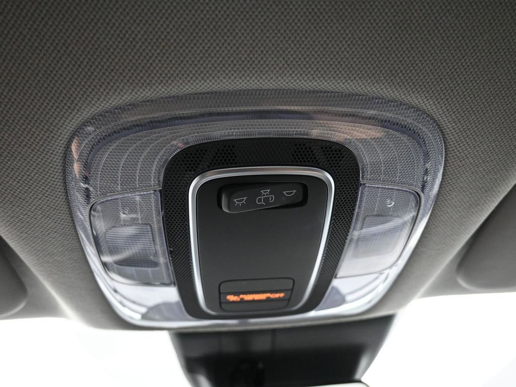 Certified 2025 Hyundai Elantra SE image 17