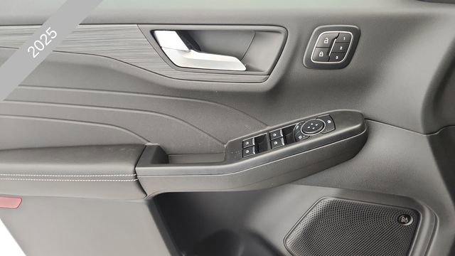 New 2026 Ford Escape SE w/ PHEV Premium Package FWD image 19