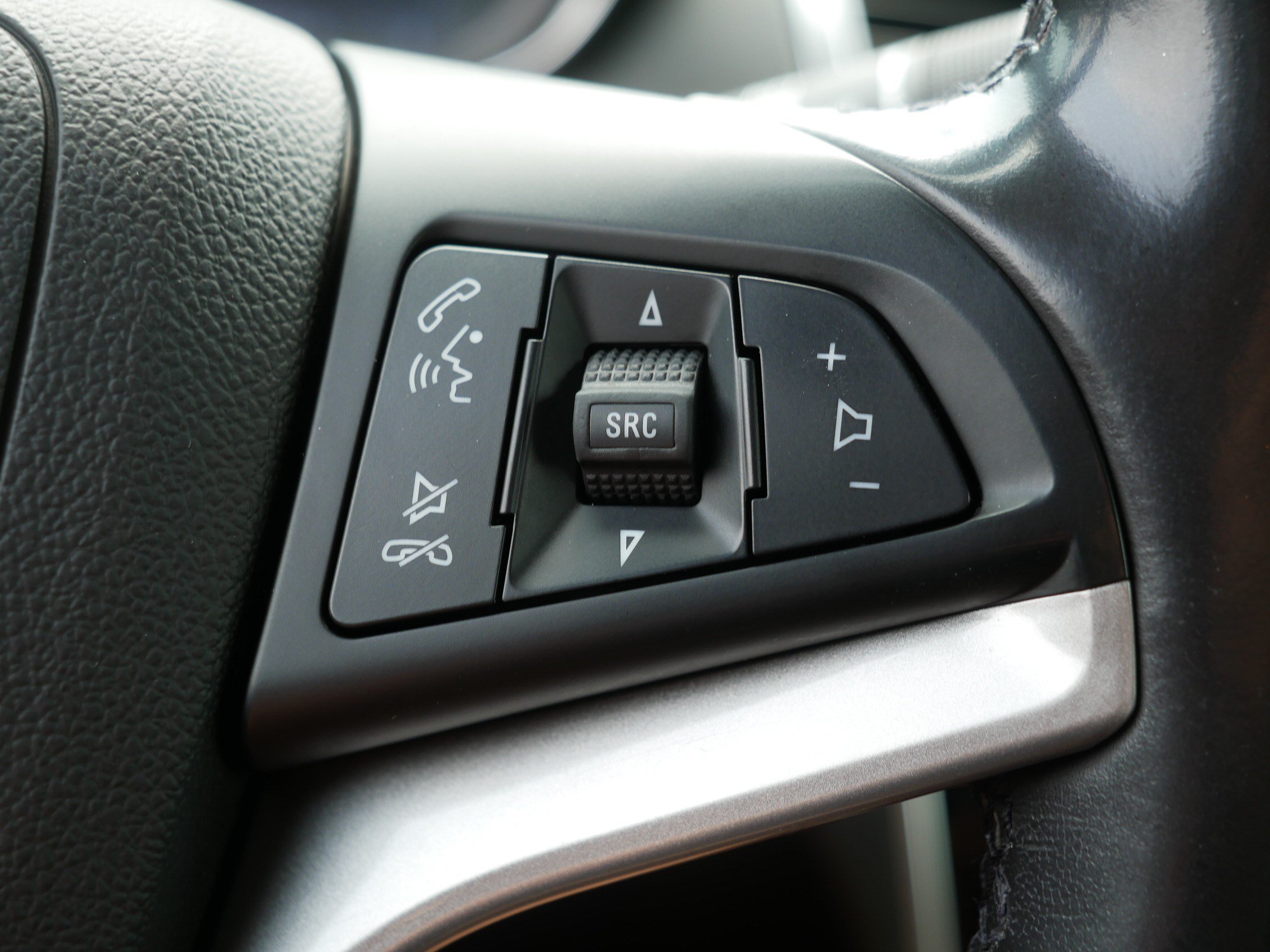Used 2020 Chevrolet Trax Premier AWD/4WD image 29