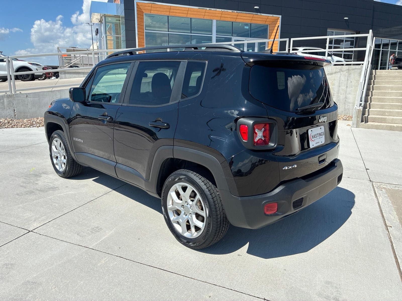 Used 2018 Jeep Renegade Latitude w/ Cold Weather Group AWD/4WD image 3