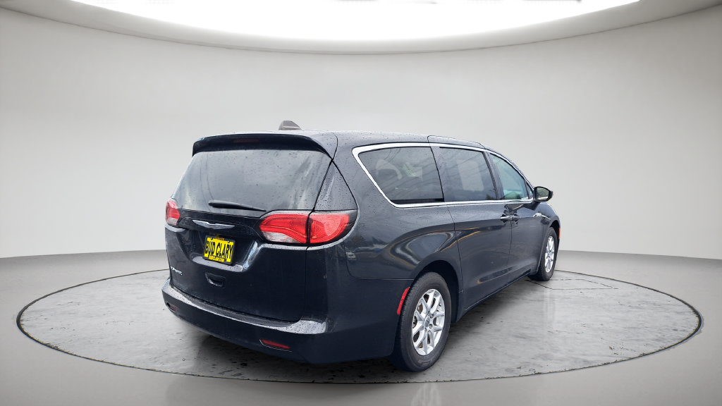 Used 2023 Chrysler Voyager LX FWD image 17