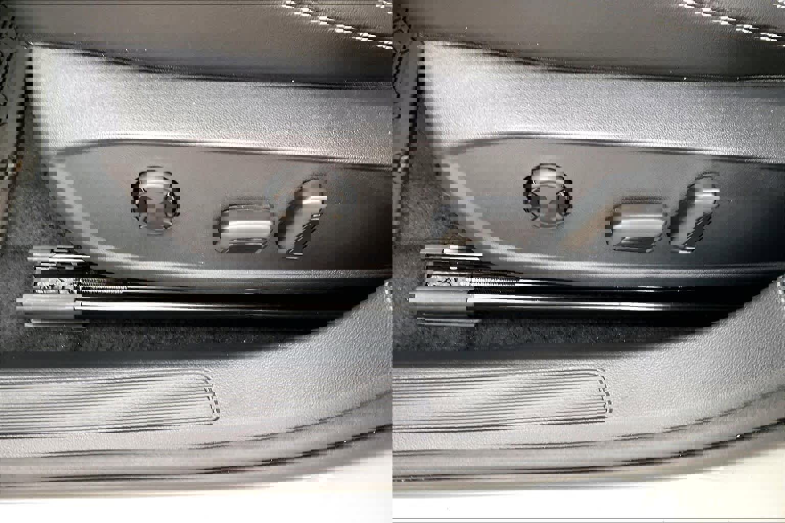 Used 2025 Volkswagen Jetta SE image 30