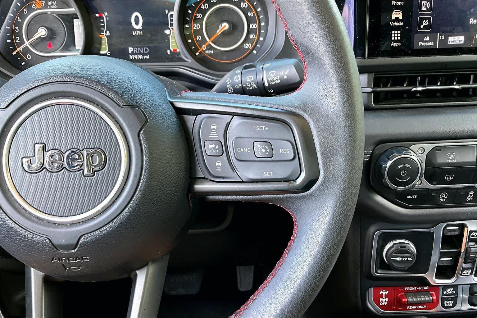 Used 2025 Jeep Wrangler Unlimited Rubicon AWD/4WD image 25