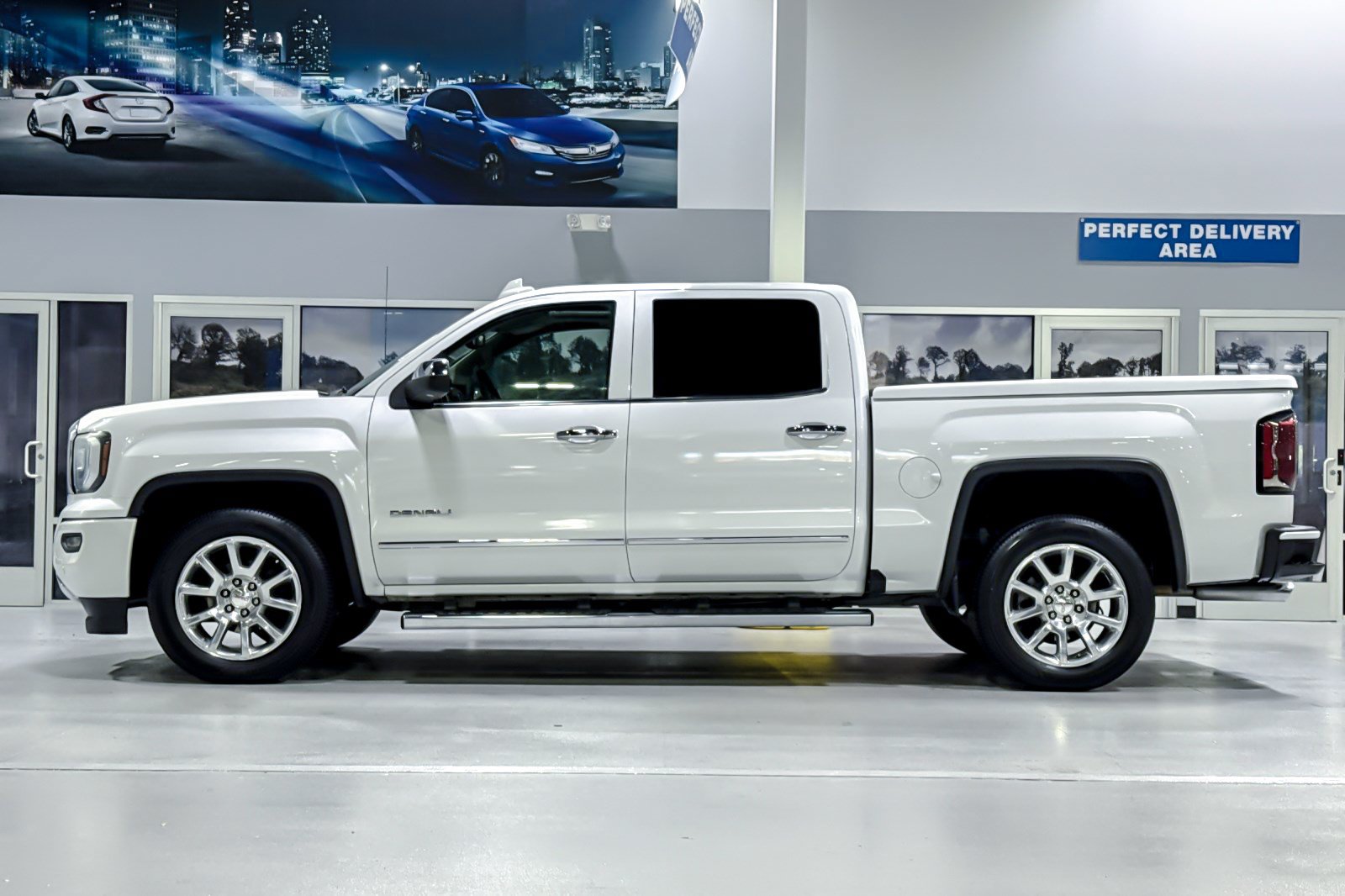 Used 2016 GMC Sierra 1500 Denali w/ Enhanced Driver Alert Package AWD/4WD image 2