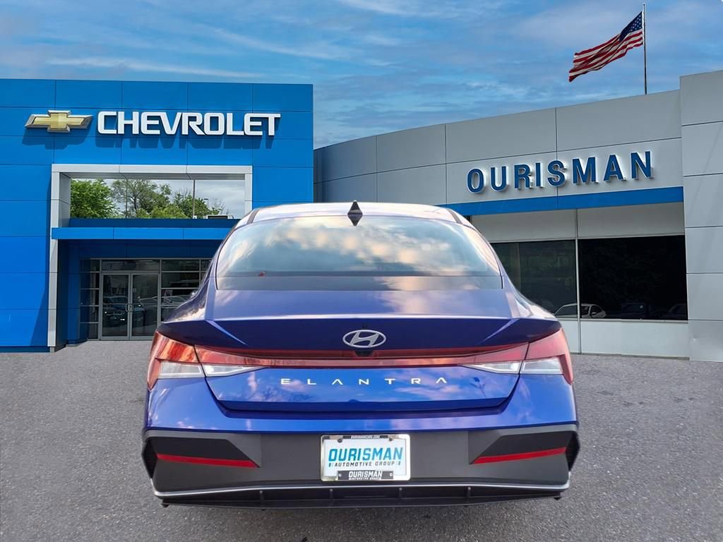 Used 2026 Hyundai Elantra SE image 4
