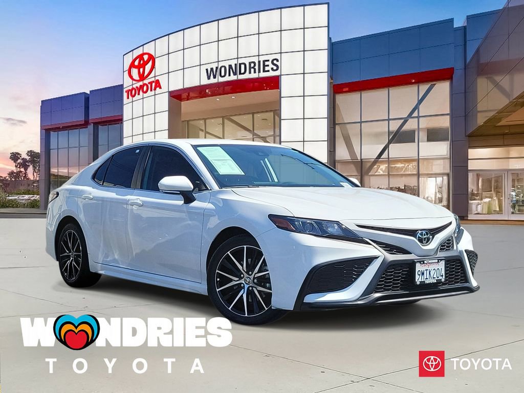 Used 2024 Toyota Camry SE image 1