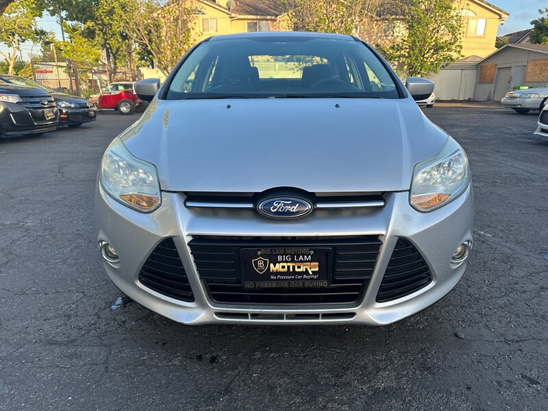 Used 2012 Ford Focus SE FWD image 2