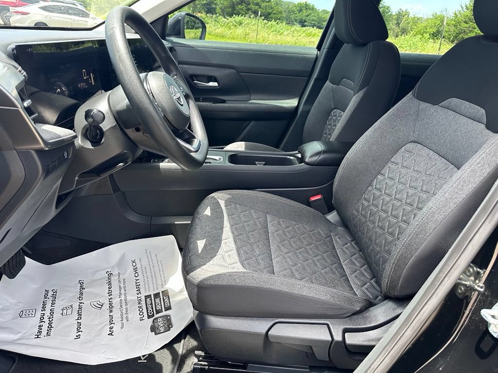 Used 2025 Nissan Kicks SV FWD image 11