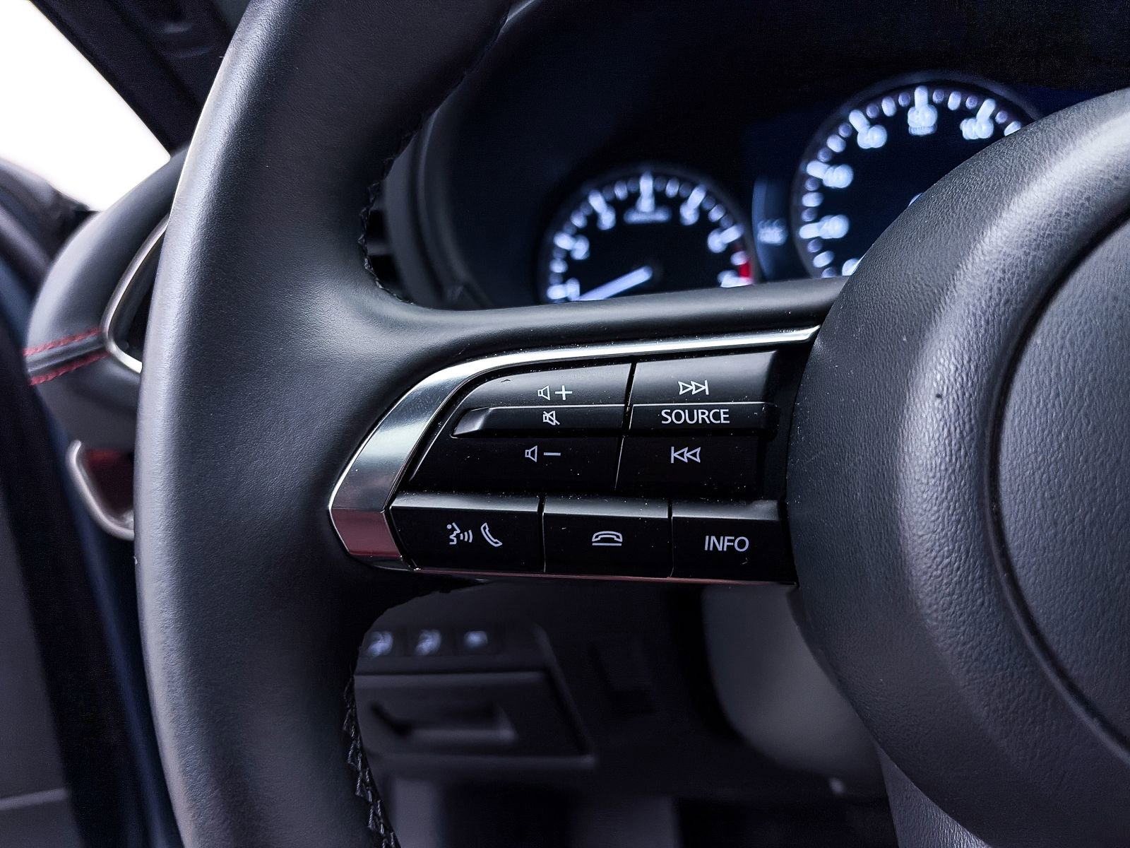 Used 2025 MAZDA MAZDA3 Carbon image 28