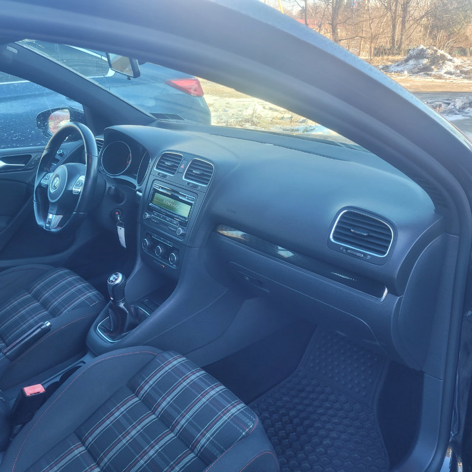 Used 2013 Volkswagen Golf 4-Door image 24