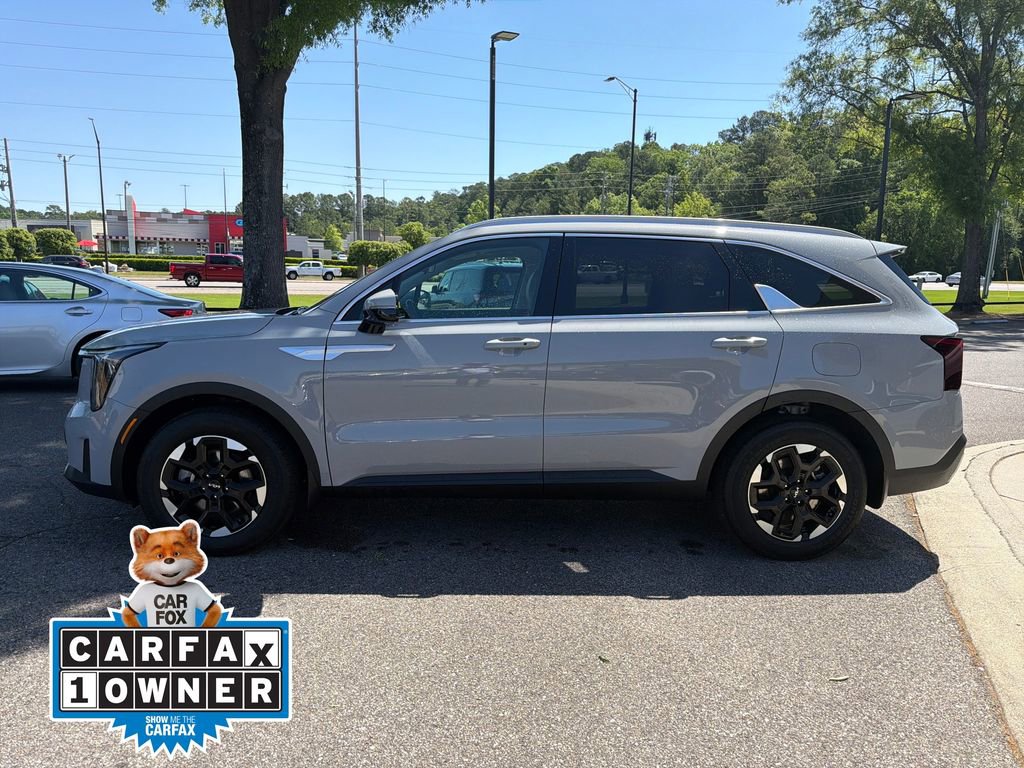 Used 2025 Kia Sorento S FWD image 7